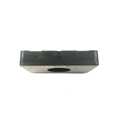 Резиновый уплотнитель ЭПДМ для крепления снегозадержателя вид сверху спереди